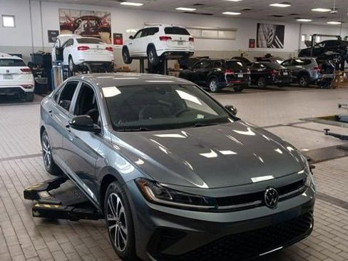 Used 2025 Volkswagen Jetta Sport image 1