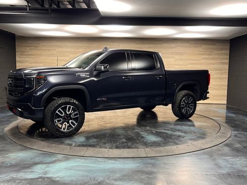 Used 2023 GMC Sierra 1500 AT4 w/ Technology Package AWD/4WD image 4