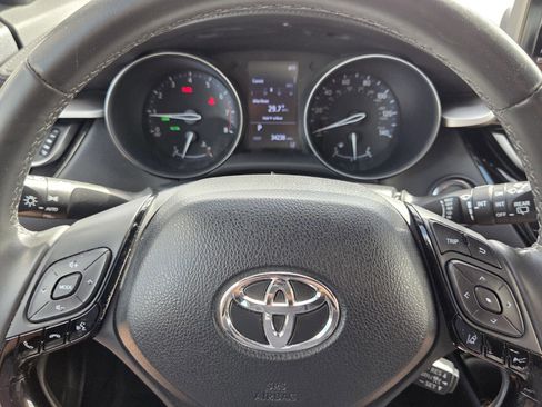 Used 2019 Toyota C-HR XLE image 17