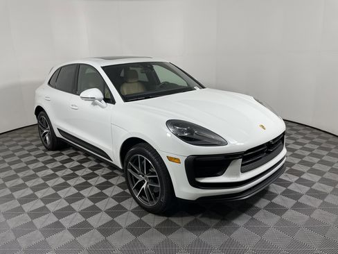 Used 2025 Porsche Macan image 9