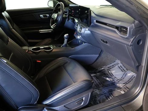 Used 2025 Ford Mustang Premium RWD image 27