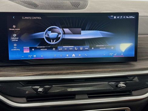 Used 2024 BMW X5 xDrive40i w/ M Sport Package image 17