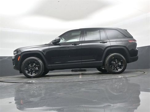 New 2025 Jeep Grand Cherokee Altitude image 41