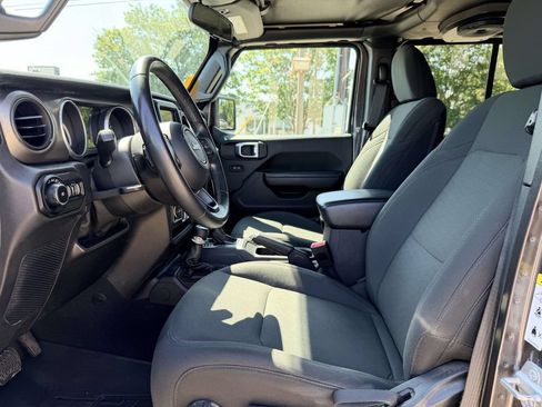 Used 2018 Jeep Wrangler Unlimited Sport S AWD/4WD image 19