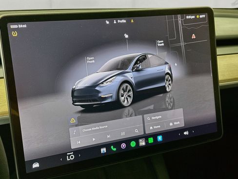 Used 2024 Tesla Model Y Long Range AWD/4WD image 18