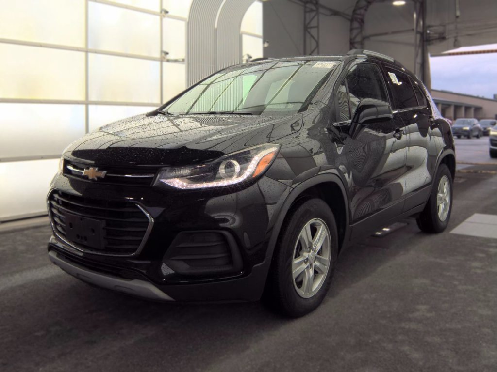 Used 2020 Chevrolet Trax LT w/ Sun & Sound Package AWD/4WD image 2