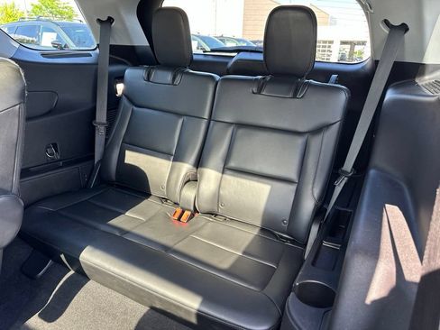 Used 2021 Ford Explorer XLT w/ Equipment Group 202A AWD/4WD image 38