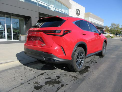 Used 2024 Lexus NX 350h AWD w/ Vision Package image 9