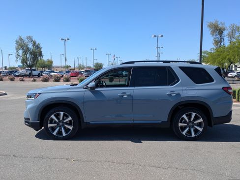 Used 2025 Honda Pilot Touring image 2