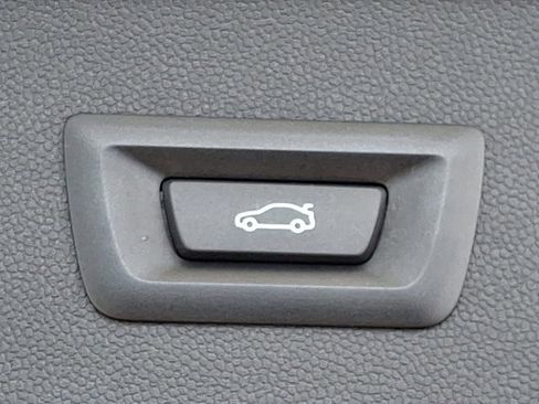 Certified 2025 BMW iX xDrive50 image 33