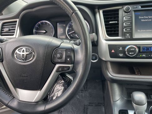 Used 2018 Toyota Highlander Limited AWD/4WD image 10