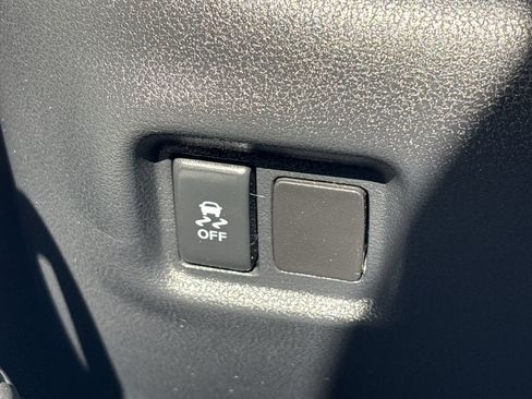 Used 2013 Nissan Versa SV image 32