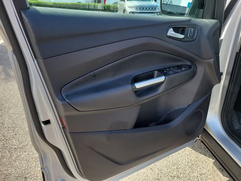 Used 2017 Ford Escape SE w/ Equipment Group 201A FWD image 21