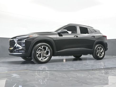 Used 2025 Chevrolet Trax LT w/ Driver Confidence Package FWD image 52