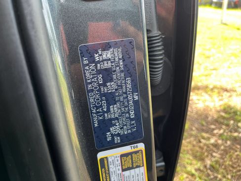 Used 2025 Kia Soul LX w/ LX Technology Package FWD image 22