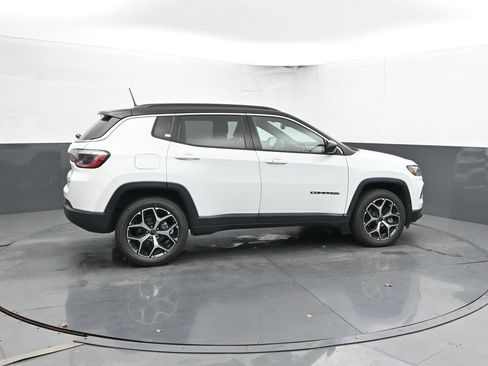 Used 2025 Jeep Compass Limited AWD/4WD image 12