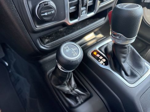 Used 2025 Jeep Gladiator Sport AWD/4WD image 20