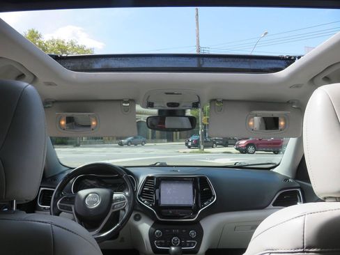 Used 2019 Jeep Cherokee Limited AWD/4WD image 13