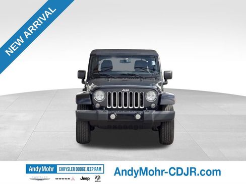 Used 2016 Jeep Wrangler Unlimited Sahara w/ Connectivity Group AWD/4WD image 2