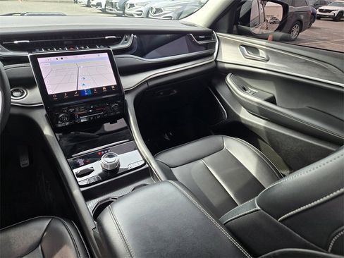 Used 2023 Jeep Grand Cherokee 4WD 4xe image 14