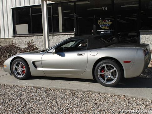 Used 2000 Chevrolet Corvette Coupe w/ Memory Pkg RWD image 5