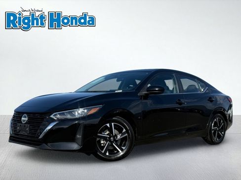 Used 2025 Nissan Sentra SV FWD image 2