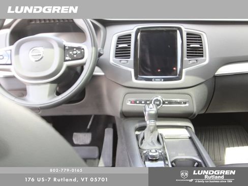 Used 2022 Volvo XC90 T5 Momentum w/ Climate Package AWD/4WD image 24