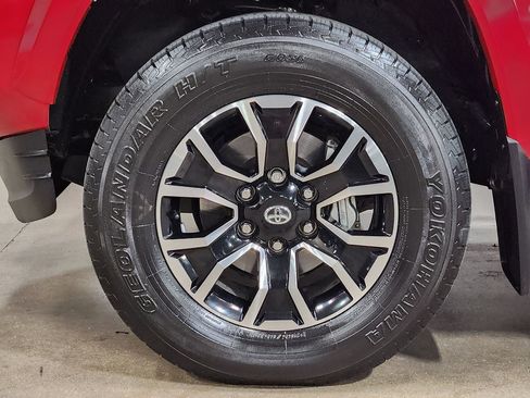 Used 2022 Toyota Tacoma TRD Sport w/ Technology Package image 28