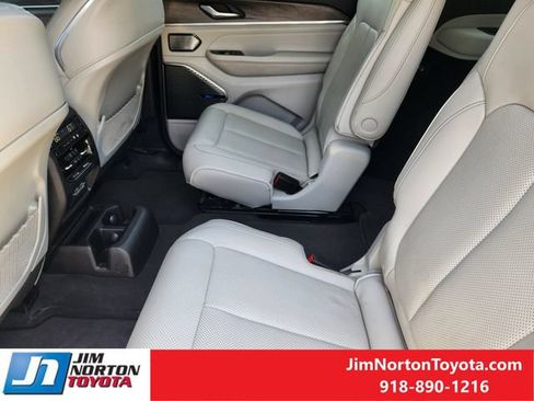 Used 2022 Jeep Grand Cherokee L Overland w/ Luxury Tech Group IV AWD/4WD image 30