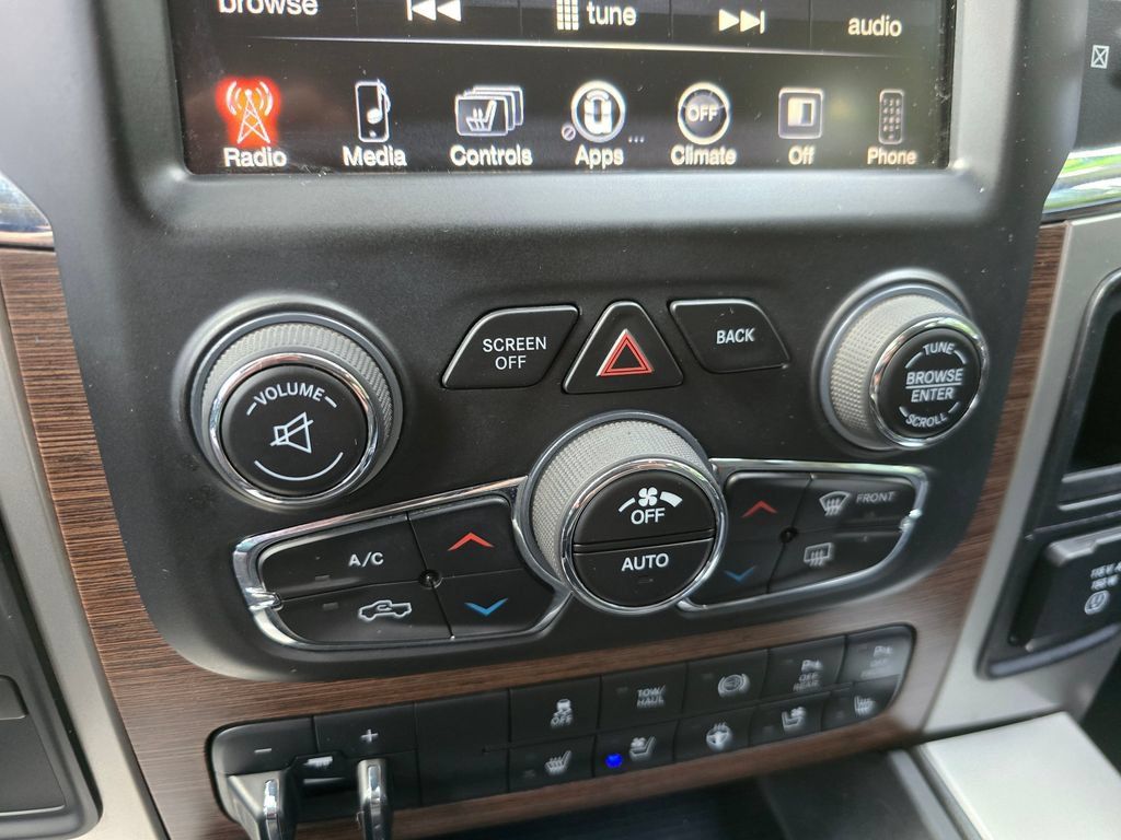 Used 2016 RAM 3500 Laramie w/ Convenience Group AWD/4WD image 32