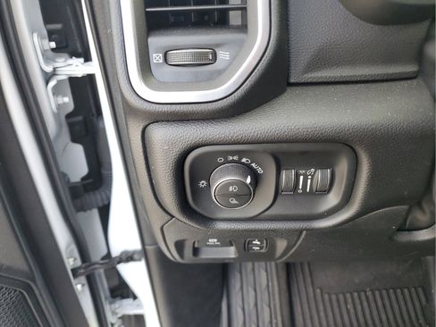 Certified 2025 RAM 1500 4x4 Crew Cab image 26