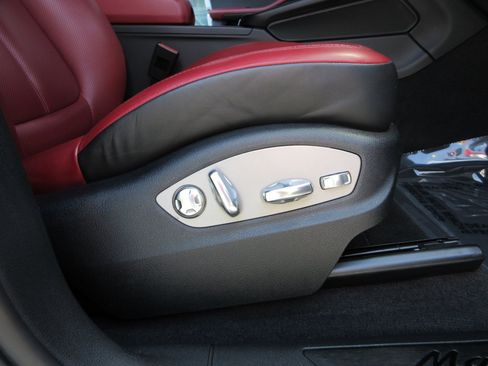 Used 2022 Porsche Macan GTS AWD/4WD image 27