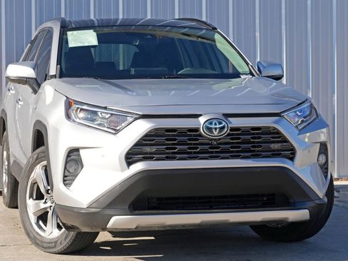 Used 2019 Toyota RAV4 Limited image 2