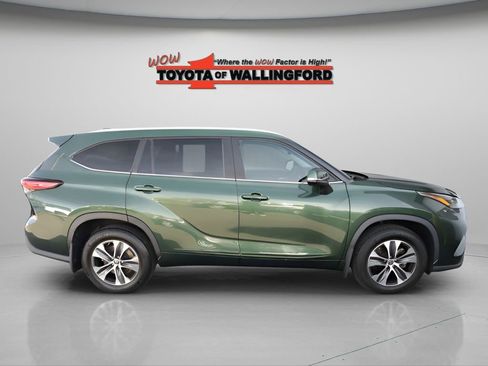 Used 2023 Toyota Highlander XLE AWD/4WD image 13