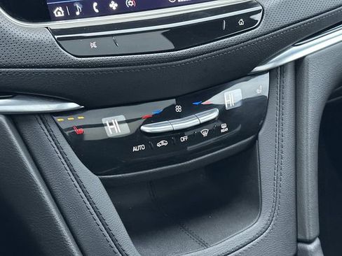 Certified 2025 Cadillac XT6 Luxury AWD/4WD image 30