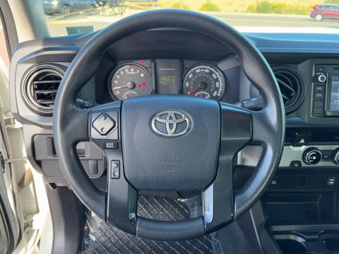 Used 2016 Toyota Tacoma SR image 18