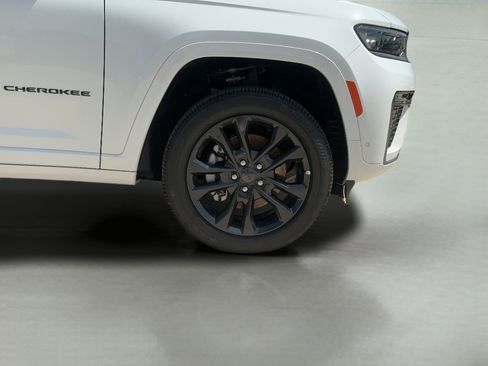 New 2026 Jeep Grand Cherokee L Limited AWD/4WD image 9