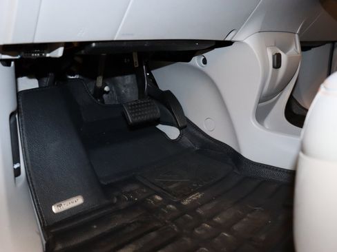 Used 2018 Chevrolet Bolt Premier w/ Driver Confidence II Package image 9