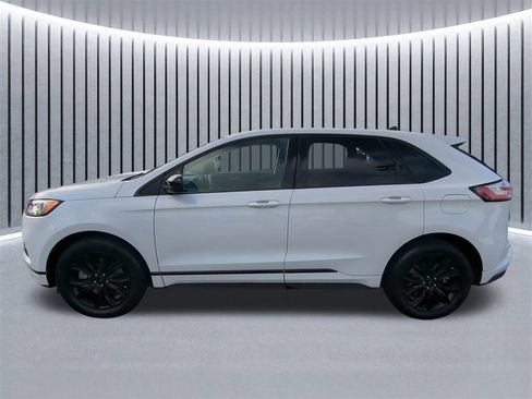 Used 2022 Ford Edge SE w/ Black Appearance Package image 8
