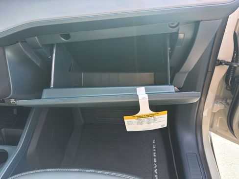 New 2025 Ford Maverick Lariat w/ Black Appearance Package image 9