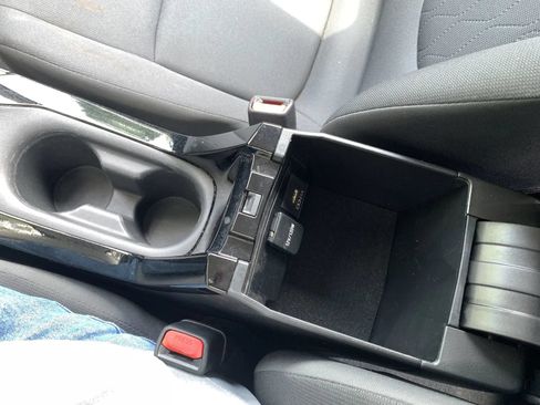 Used 2021 Toyota Corolla LE FWD image 17