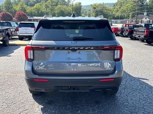 Used 2026 Ford Explorer Active AWD/4WD image 6