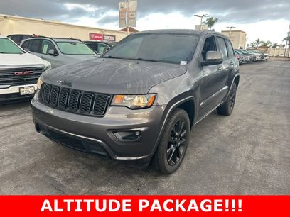 Used 2017 Jeep Grand Cherokee Altitude