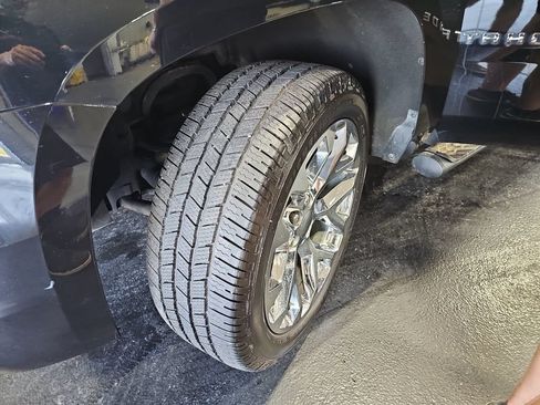 Used 2018 Chevrolet Tahoe LT w/ Z71 Midnight Edition AWD/4WD image 33