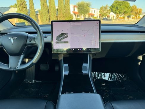 Used 2017 Tesla Model 3 Long Range image 15