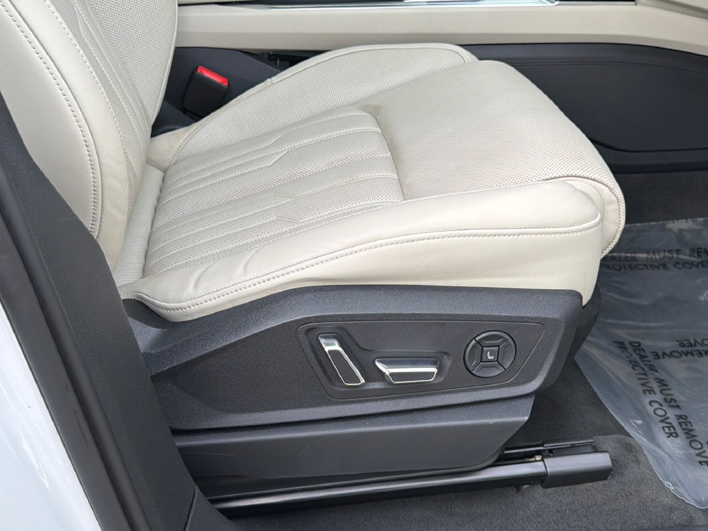 Used 2019 Audi e-tron Prestige w/ Prestige Package AWD/4WD image 11