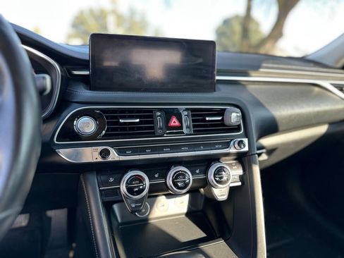 Used 2022 Genesis G70 3.3T image 11