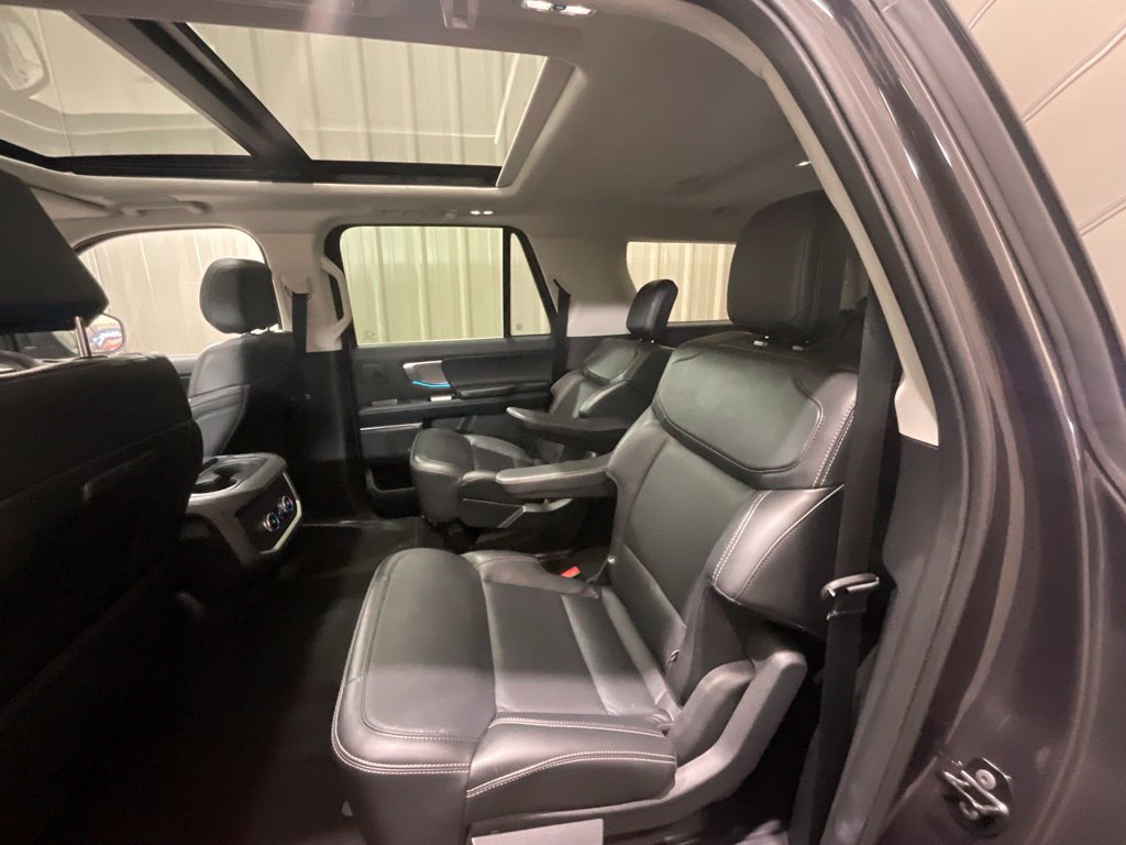 Used 2025 Ford Expedition Max Platinum w/ Driver's Package AWD/4WD image 11