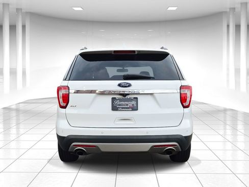 Used 2017 Ford Explorer XLT w/ Equipment Group 202A image 4