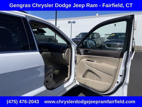 Used 2019 Jeep Grand Cherokee Overland AWD/4WD image 8